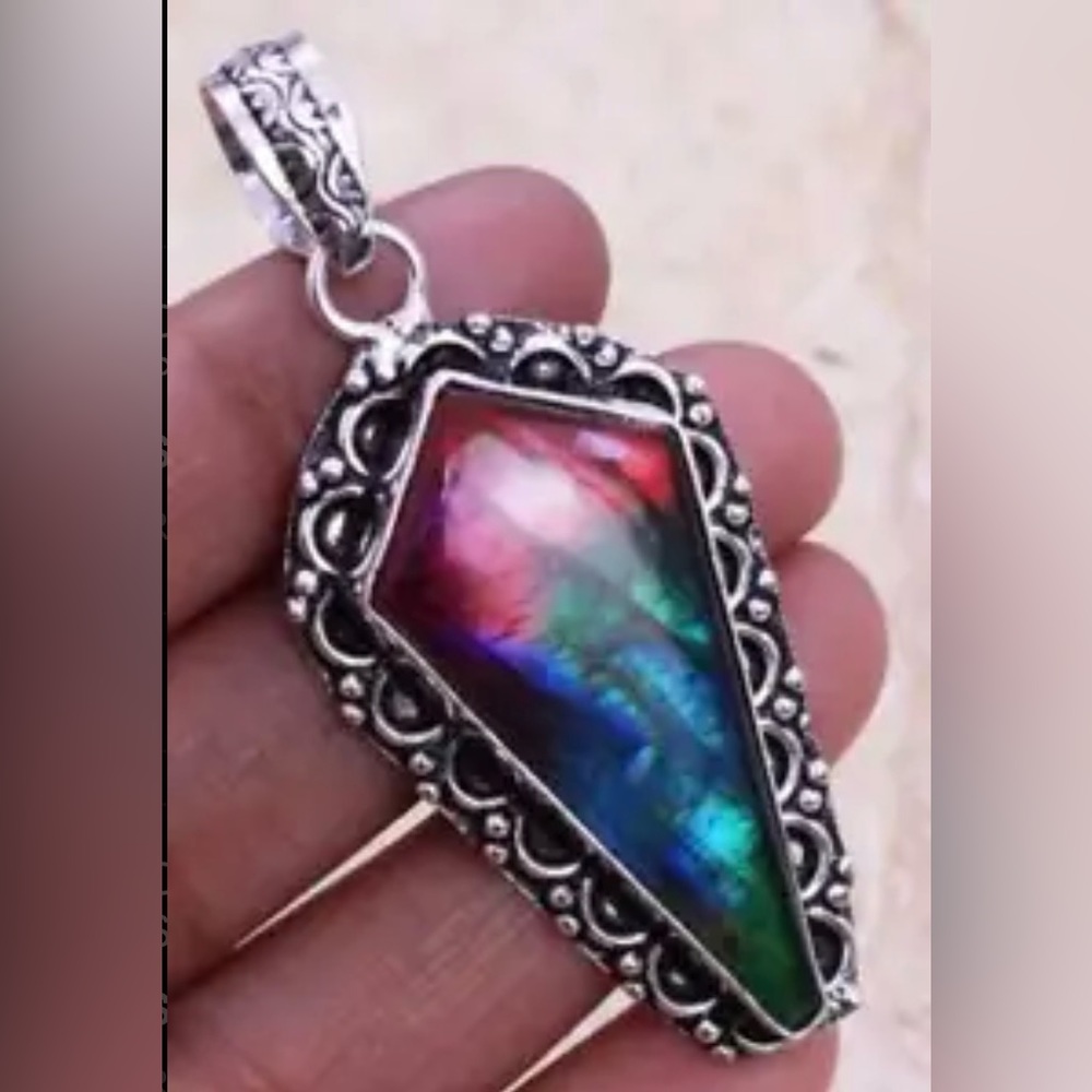 Color Enhanced Lab Pendent